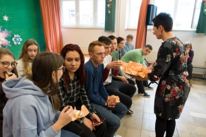 Grupa uczniów z Polski, Węgier, Litwy i Północnej Macedonii biorącej udział w projekcie „Humanity above all