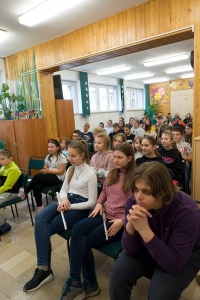 Grupa uczniów z Polski, Węgier, Litwy i Północnej Macedonii biorącej udział w projekcie „Humanity above all