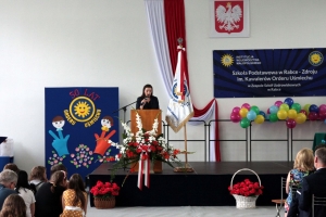 Pani wicedyrektor szkoły - Marta Woźniak, przedstawiła podjęte działania w celu nadania imienia szkole