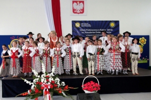 Występy zespołów: „Triolki” pod opieką państwa Burcanów oraz „Majeranki” prowadzone przez panią Dorotę Majerczyk.