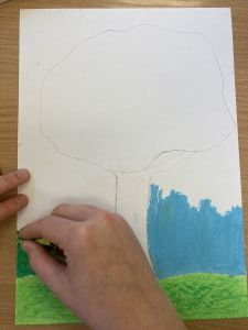 Praca plastyczna przedstawiająca szkic drzewa