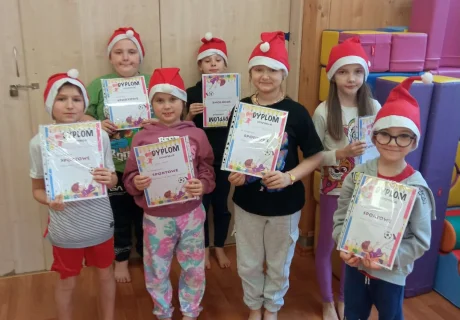 dzieci z dyplomami