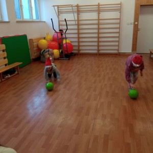 dzieci uprawiają sport