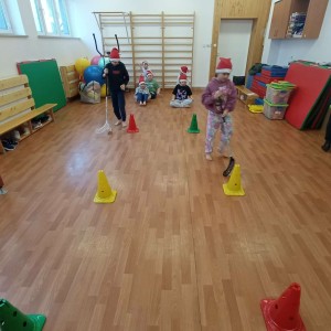 dzieci uprawiają sport