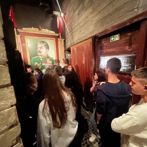 uczniowie w muzeum