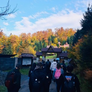 uczniowie przy ośrodku