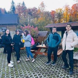 uczniowie przy ośrodku